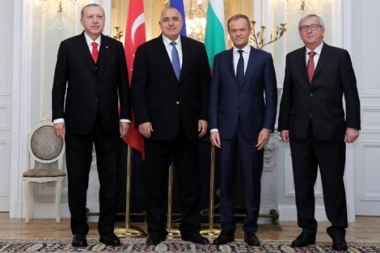 Ρεαλιστική προσέγγιση