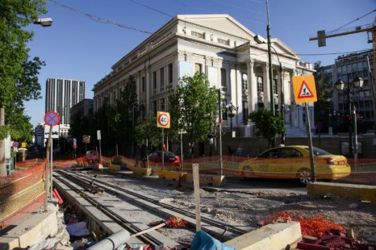 Νέες καθυστερήσεις, νέες αντιδράσεις