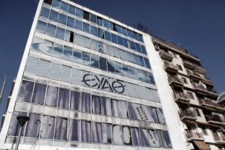 90 συμβασιούχοι στην πόρτα της εξόδου της ΕΥΑΘ