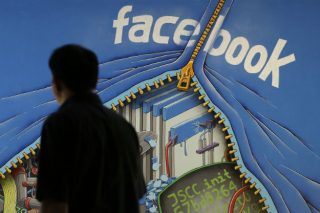 Στη δίνη του κυκλώνα η Facebook