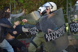 Νομική απάντηση στην καταστολή και στην τρομοκρατία