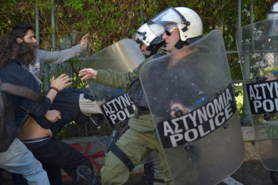 Νομική απάντηση στην καταστολή και στην τρομοκρατία