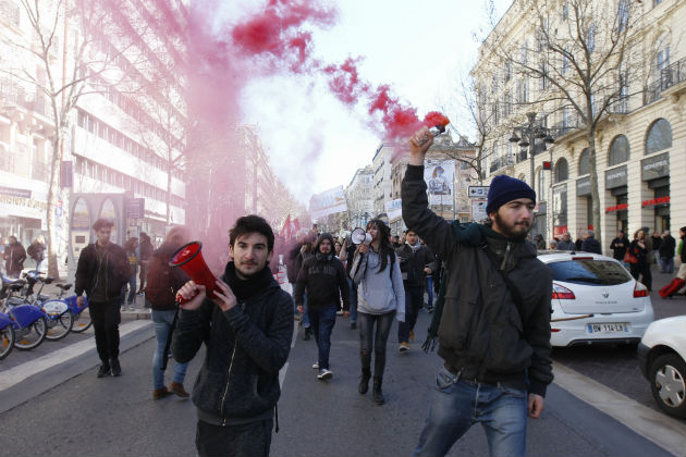 Κουκουλοφόροι διέλυσαν κινητοποίηση φοιτητών στη Γαλλία