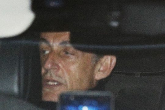 Ενα φτυάρι λιγότερο