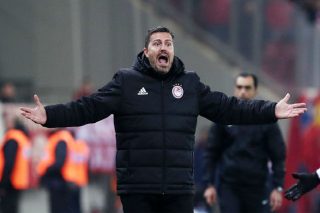 Κάτω την μπάλα και με Ελληνες