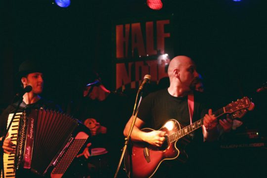 Σφράγισαν το Half Note για μη έκδοση αποδείξεων
