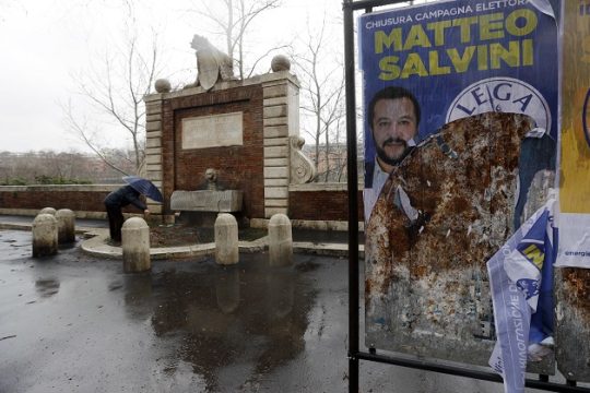 «Πολιτικά» τοτέμ και ταμπού, αλουστράριστα