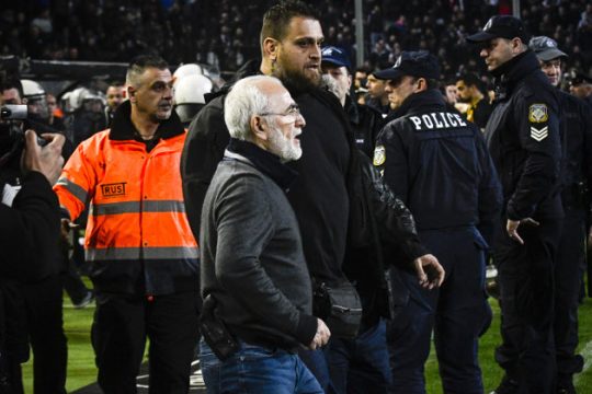 Δύο μέτρα και δύο σταθμά