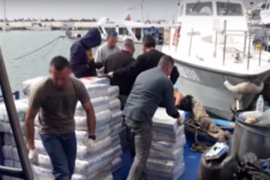 Προφυλακιστέο το πλήρωμα του σκάφους με τους 1,3 τόνους κάνναβης