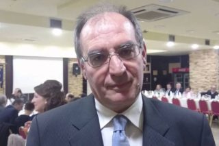 Κατά του Καραμπίνη και η Σύγκλητος