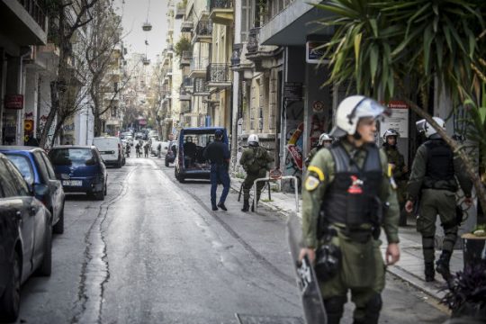 Ντου και συλλήψεις σε 3 καταλήψεις