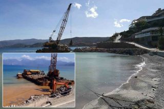 Κάνουν την παραλία… πισίνα