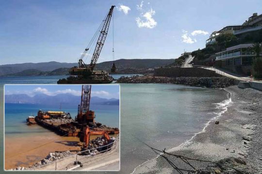 Κάνουν την παραλία… πισίνα
