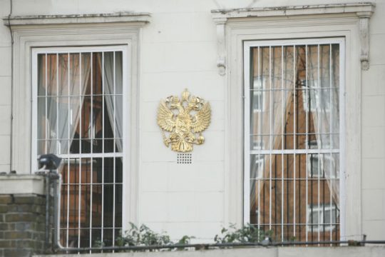 Αντίποινα Μέι με απελάσεις Ρώσων διπλωματών