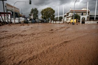 Υψώνουν… Μάνδρα προστασίας