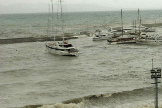 Νεκρός 40χρονος στη θαλάσσια περιοχή της Μαρίνας Ζέας