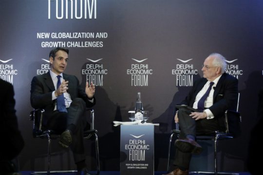 Πυρά Μητσοτάκη κατά κυβέρνησης από το Φόρουμ των Δελφών