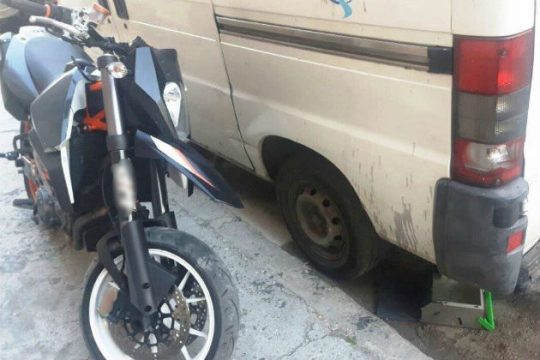 Έκλεβαν ATM οικογενειακώς