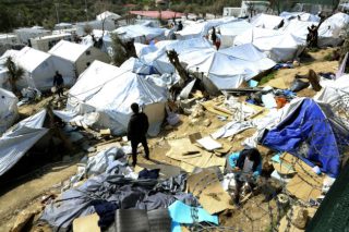 Φωτιά και επεισόδια στον καταυλισμό της Μόριας