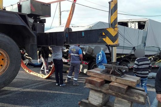 Ατύχημα με ΝΑΤΟϊκό τριαξονικό όχημα που εξετράπη στα Χανιά