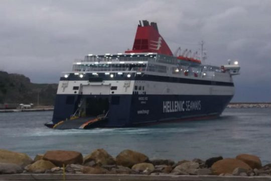Απέπλευσε από τη Σάμο το «Νήσος Χίος»