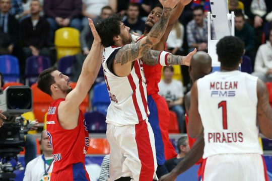 Δεν άντεξε τον «βομβαρδισμό»