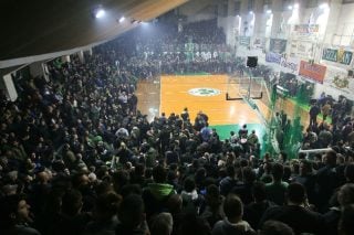 «Πολιτικό παιχνίδι Αλαφούζου» – διαμαρτυρία στην κατοικία του
