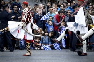 Τσάμικα και σημαιάκια και ποδηλάτες