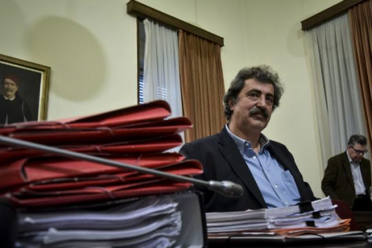 Οι πολίτες πλήρωναν τις συμβάσεις του ΚΕΕΛΠΝΟ με τα ΜΜΕ