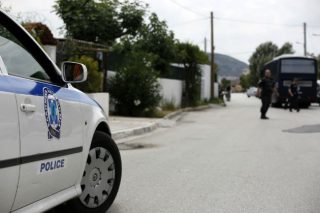Τραυματισμός 23χρονης από πυροβολισμούς στο Μενίδι