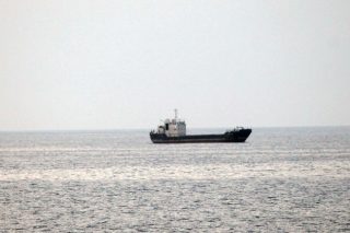 Εντοπίστηκε στη Σύρο πλοίο με 25 εκατ. λαθραία τσιγάρα