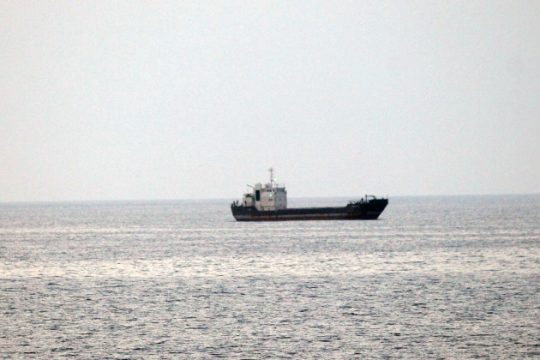 Εντοπίστηκε στη Σύρο πλοίο με 25 εκατ. λαθραία τσιγάρα