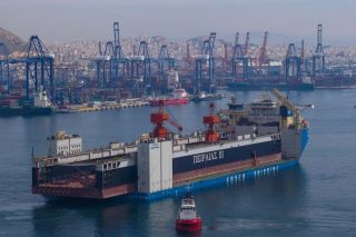 «Δένει» στο Πέραμα η πλωτή δεξαμενή της Cosco