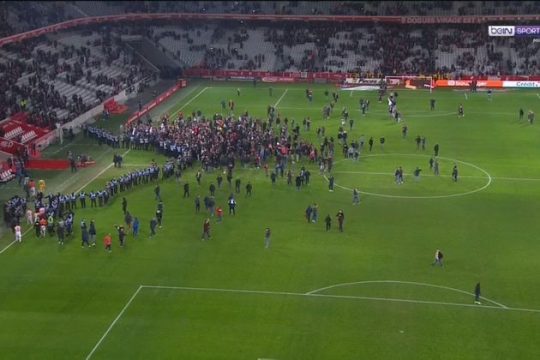 Επίθεση οπαδών κατά των παικτών της Λιλ