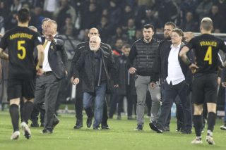 Ο Τσίπρας… σφύριξε διακοπή
