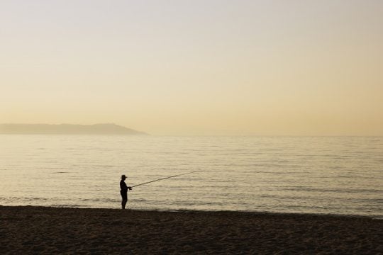 Αγνοείται ερασιτέχνης ψαράς στη Σαλαμίνα