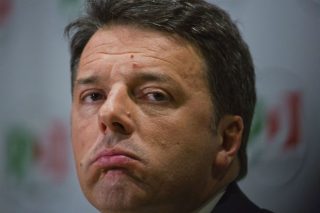 Δεν σηκώνεται αν δεν περάσει τη γραμμή του