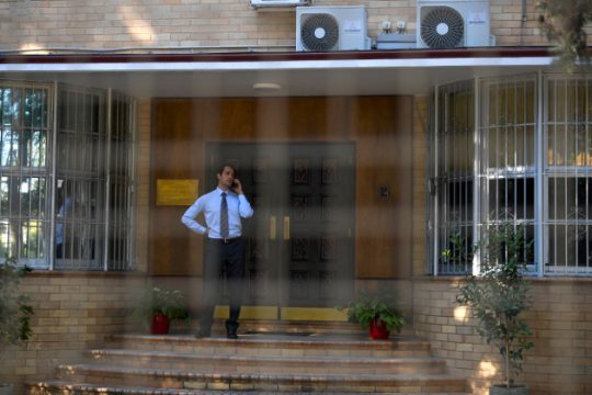 Θα τους διώχναμε, αλλά δεν βρίσκουμε κανέναν
