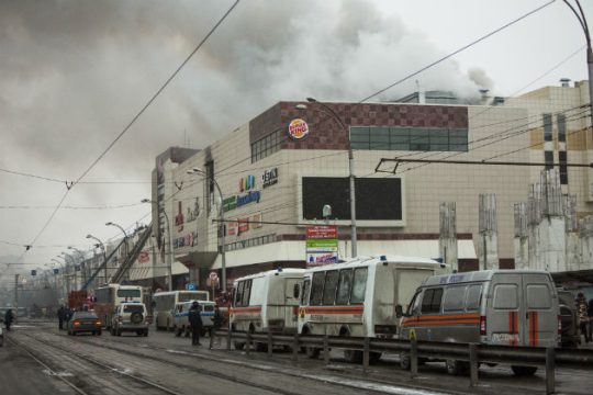 Παιδιά τα περισσότερα θύματα στο εμπορικό κέντρο της Σιβηρίας