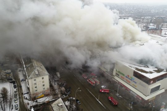 Τραγωδία από πυρκαγιά σε ρωσικό εμπορικό κέντρο