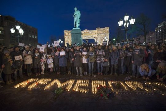 Οργή λαού εντός, στοχοποίηση εκτός