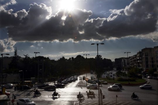 Με συννεφιά τελειώνει η εβδομάδα