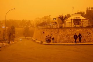 Νέα επέλαση της αφρικανικής σκόνης – Κλειστά σχολεία στο Οροπέδιο Λασιθίου