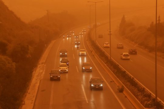 Κλειστά σχολεία σε τρεις δήμους της Κρήτης λόγω σκόνης