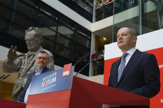 Εμφανής η ικανοποίηση στην ηγεσία του SPD μετά την ψηφοφορία