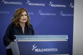 Πολιτική κάλυψη στον Στουρνάρα για τη Novartis