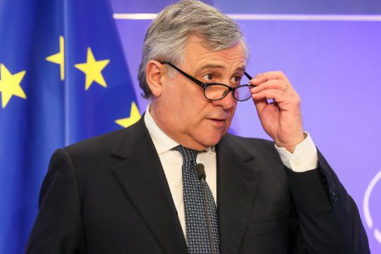 Μπρος – πίσω από τον Ταγιάνι