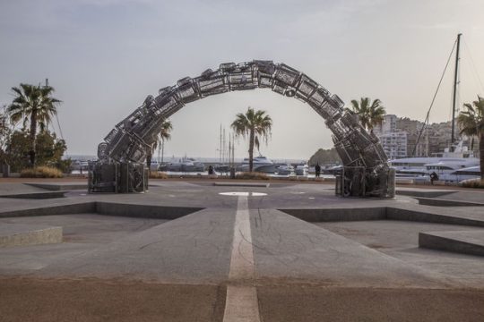Η ασέβεια της ευσεβούς μνήμης