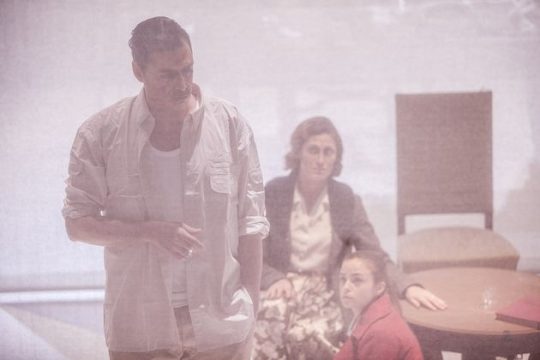 Μια οικογενειακή υπόθεση επί σκηνής