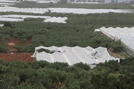 Χανιά: Kατεστραμμένα θερμοκήπια από τους ανέμους